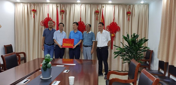 集团公司副总司理到公司开展高温慰问