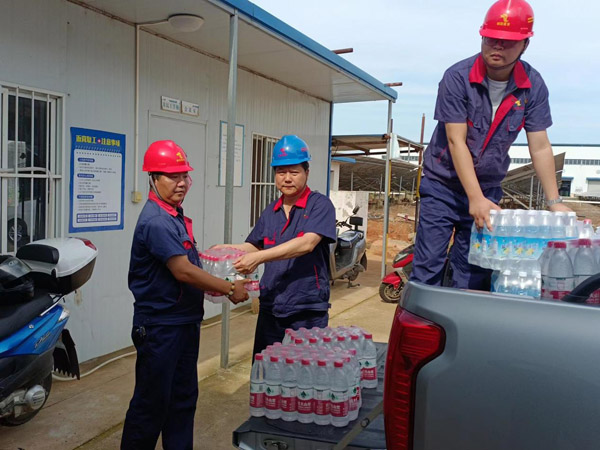 第二修建工程事业部认真做好防暑降温事情