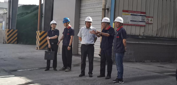 集团公司党委委员、股份公司党委书记、总司理蒋培进到建材公司调...