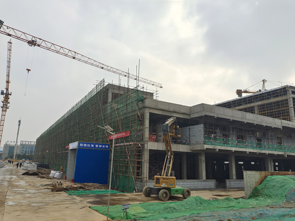 铜箔三期主厂房东体结构顺遂完工