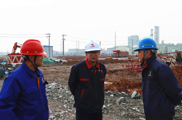 公司党委书记王伍升到铜基新质料项目检查指导事情