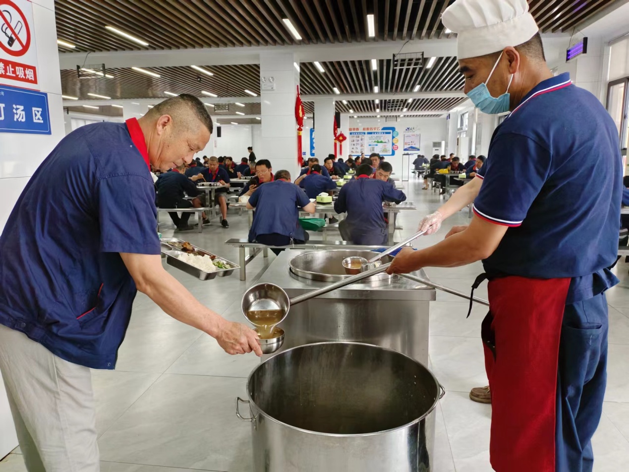 公司食堂起劲加入防暑事情