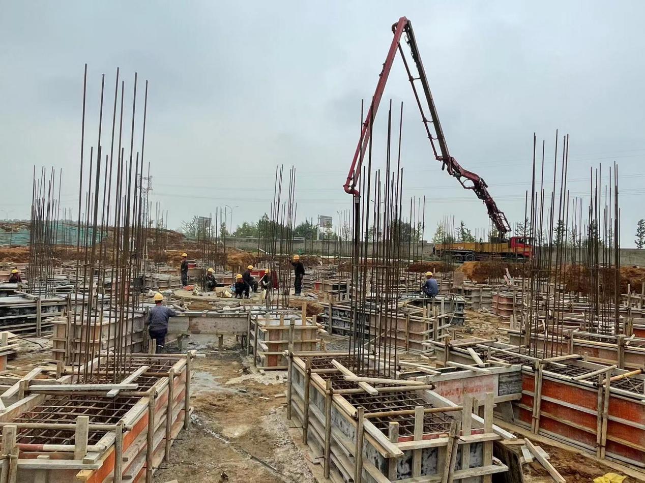 铜基新质料项目尾渣2号浓密池基础浇筑完成