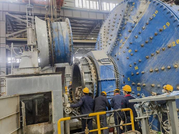 装置公司顺遂完成庐江矿业半自磨出料衬套替换