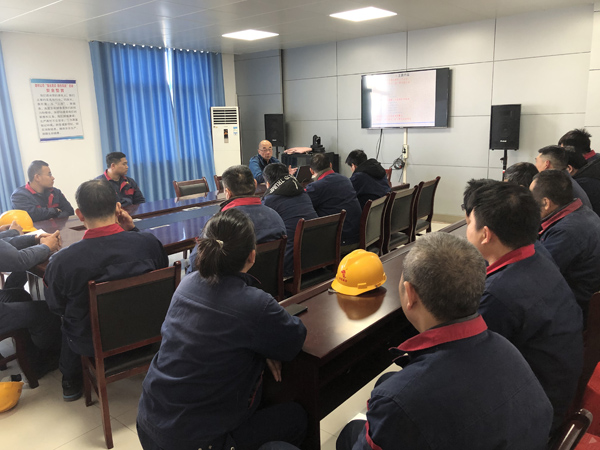 建材公司开展砌块车间装备专题培训