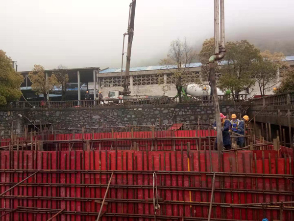 304永利集团唯一新手艺环保水池刷新工程正在施工