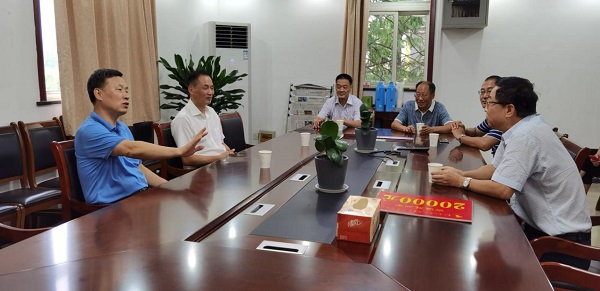 集团公司副总司理到公司开展高温慰问