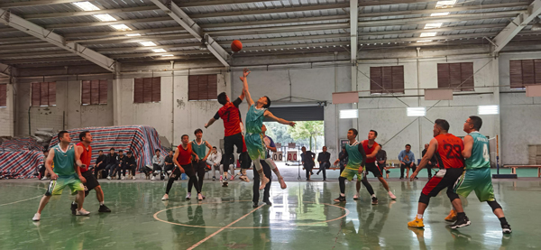 公司获集团公司篮球角逐第二名