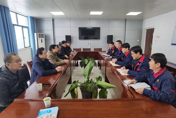 公司向导到各单位贺年