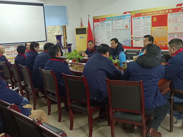 公司纪委书记到下层单位开展事情调研
