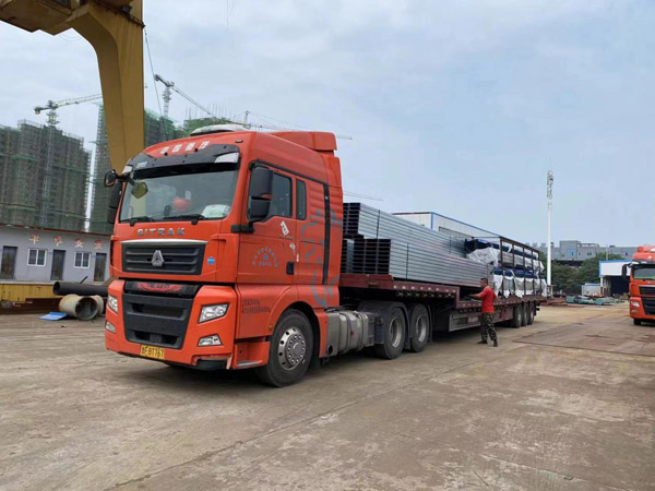 钢构公司出口首批外洋物资