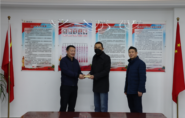 集团公司党委委员、副总司理胡新付到公司走访慰问