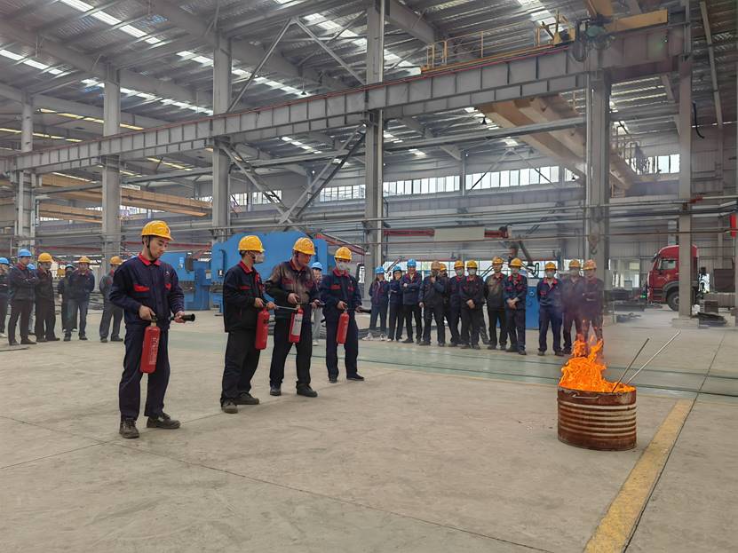 钢构公司开展消防应急演练运动