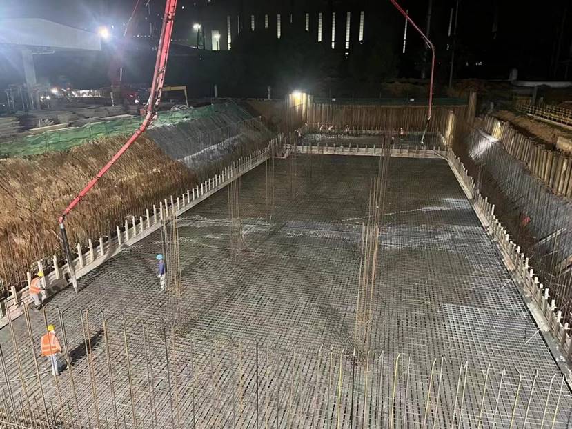 金泰化工项目完成事故水池底板混凝土浇筑使命 