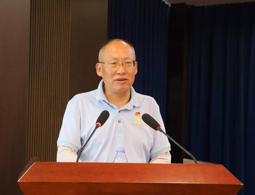 公司召开2024年年中事情会暨2023年度“两优一先”表扬会