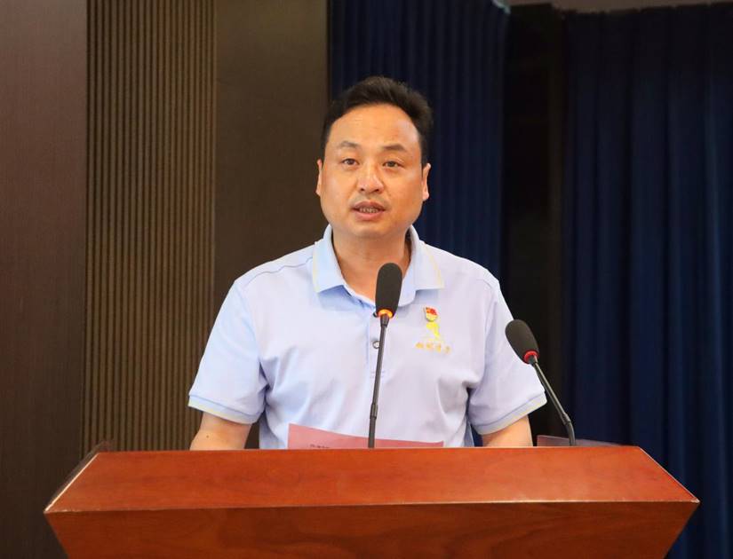 公司召开2024年年中事情会暨2023年度“两优一先”表扬会