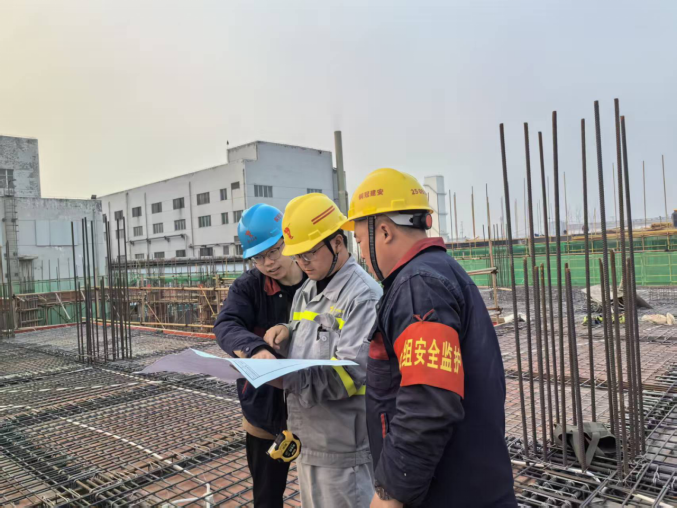 金冠阳极泥项目提前完成熔炼二层 框架混凝土浇筑