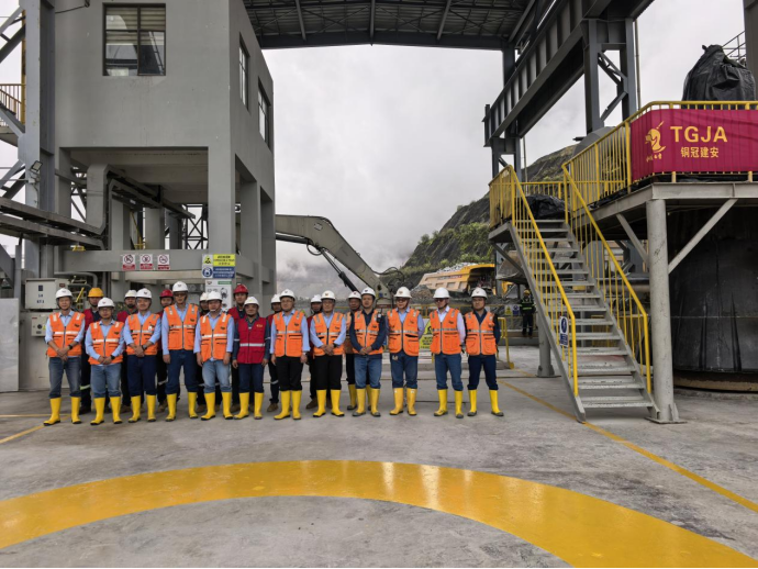 朱学胜到厄瓜多尔分公司指导事情